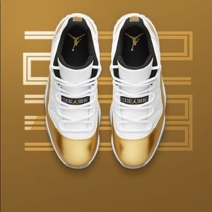 AIR JORDAN XI LOW
METALLIC GOLD